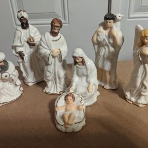 Fine Porcelain 8 Piece Nativity Set with Gold